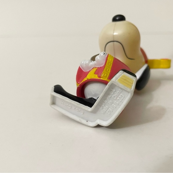 Vintage Snoopy World Tour Hong Kong Figure Toy - Picture 8 of 9